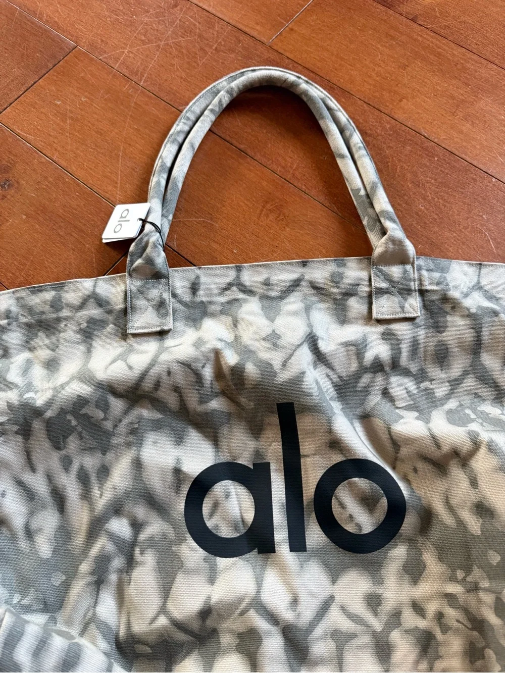 NWT ALO Yoga Gray Tie-Dye Canvas Tote with Black Logo